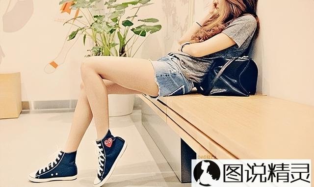 适合深夜发朋友圈心酸凄凉，适合深夜发朋友圈感叹生活不易（一个人晚上孤独的伤感心情-图说精灵）