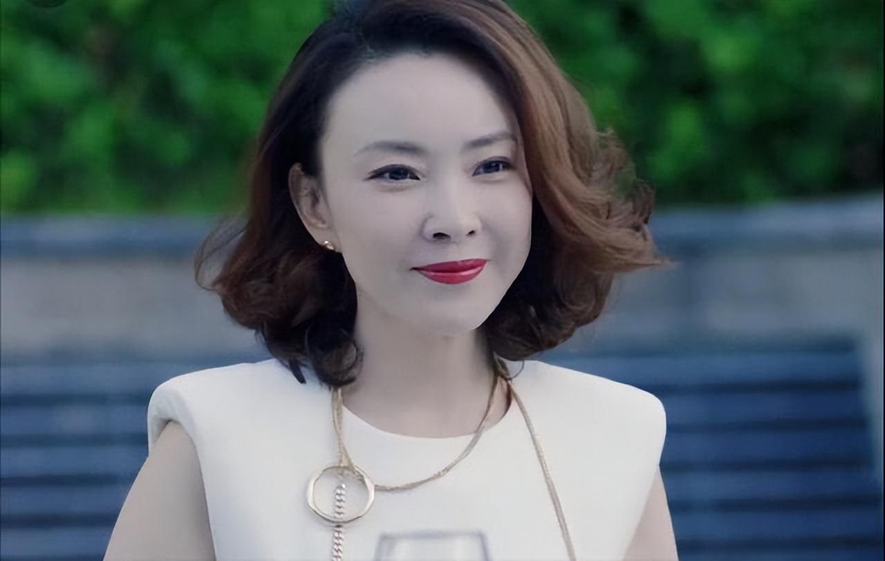 明知刘华强是杀人犯,但她却逃不出爱情编织的网.