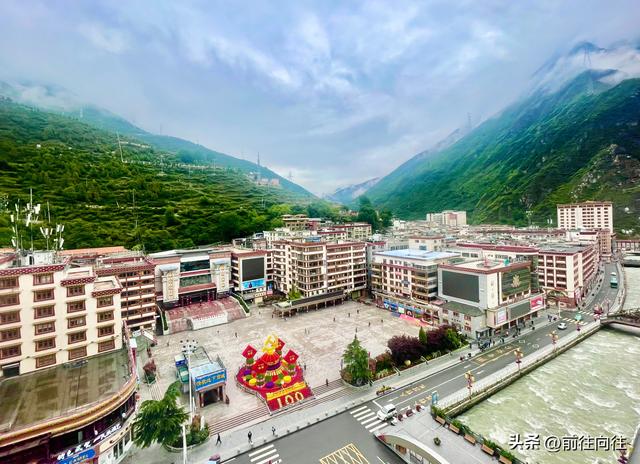 墨石公园属于哪个县城，墨石公园简介（必驾木格措墨石公园圣地理塘）