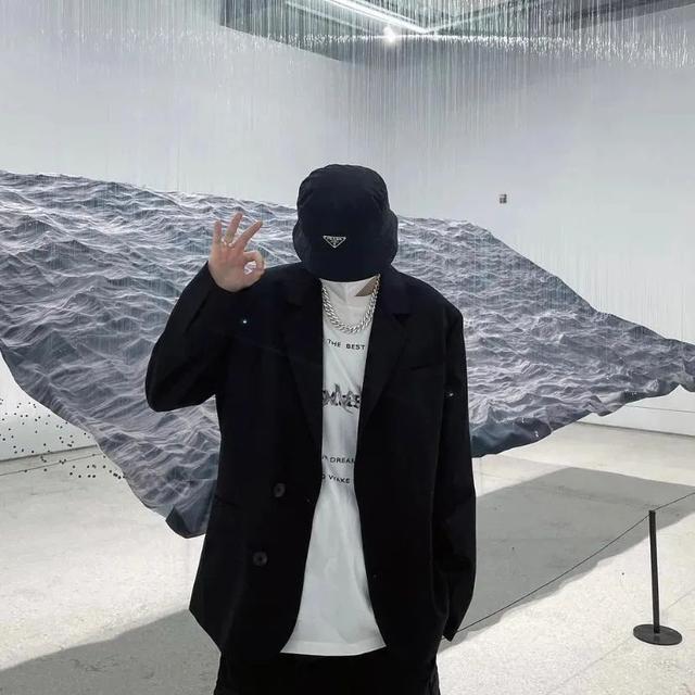 枯燥难过的头像微信，枯燥难过的头像（臭宝，该换微信头像啦）