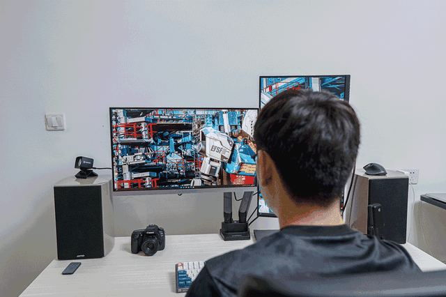 如何实现一台电脑多屏显示，如何实现一台电脑多屏显示同步（双屏无线办公桌面搭建）