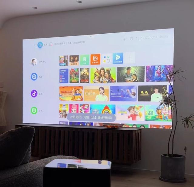 幕布什么材质好，家用投影幕布哪种材质好（投影仪幕布什么材质抗光效果好）