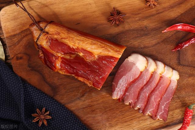 烟熏腊肉怎么清洗，腊肉怎么洗（腊肉要腌制多少天才可以晒）