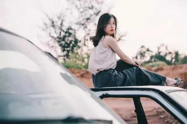 已婚女人愿意给你睡的信号，已婚女人想睡你的表现（想和你发生关系的已婚女人）