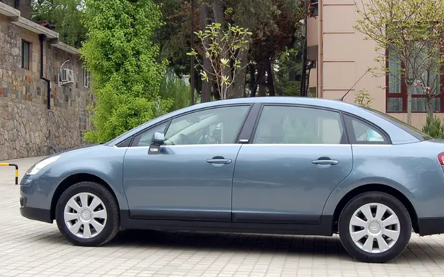 东风雪铁龙凯旋汽车，东风雪铁龙凯旋这车怎么样（汶川大地震留下一辆“神车”）