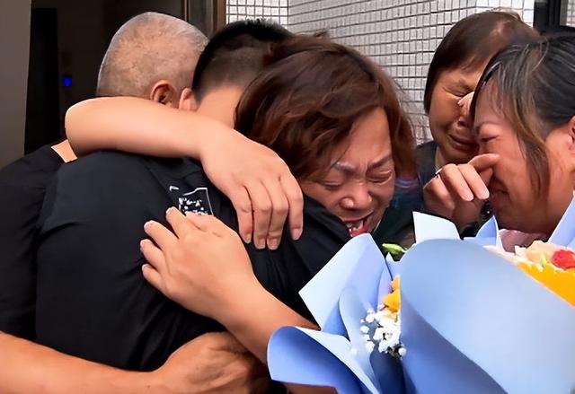 梦见种花是什么预兆，女人梦见挖土种花（河北小伙总梦见一棵梨树）