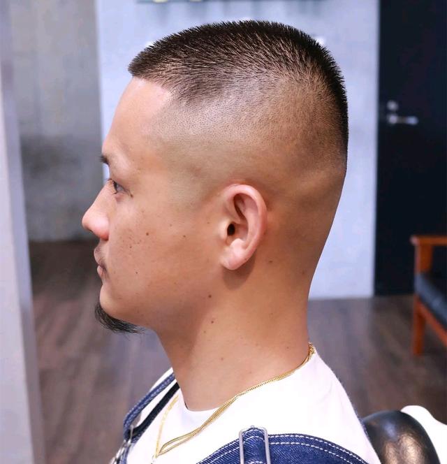 长方脸适合什么发型，脸长方脸适合什么发型（这10款发型帅气又显年轻）