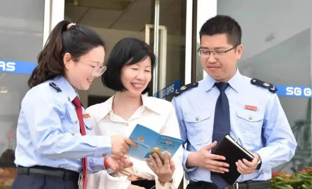 银行职员和老师哪个职业好，银行跟老师哪个职业好（铁饭碗岗位排名已更新）