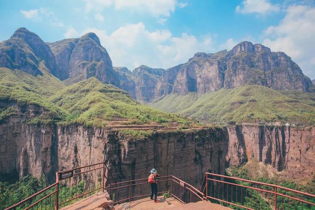 举起手来拍摄地，举起手来拍摄地郭亮村介绍（悬崖上有隐秘古村）