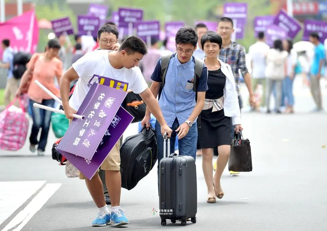 拿录取通知书需要什么，2019高考录取通知书怎么拿（收到录取通知书后该怎么做）