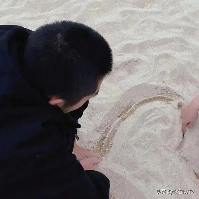 情侣头像超好看一对新款，超好看的情侣头像一对 “晴天也会突然下暴雨，温柔的人也会不开心”（情侣微信头像 ， 情人节快乐）