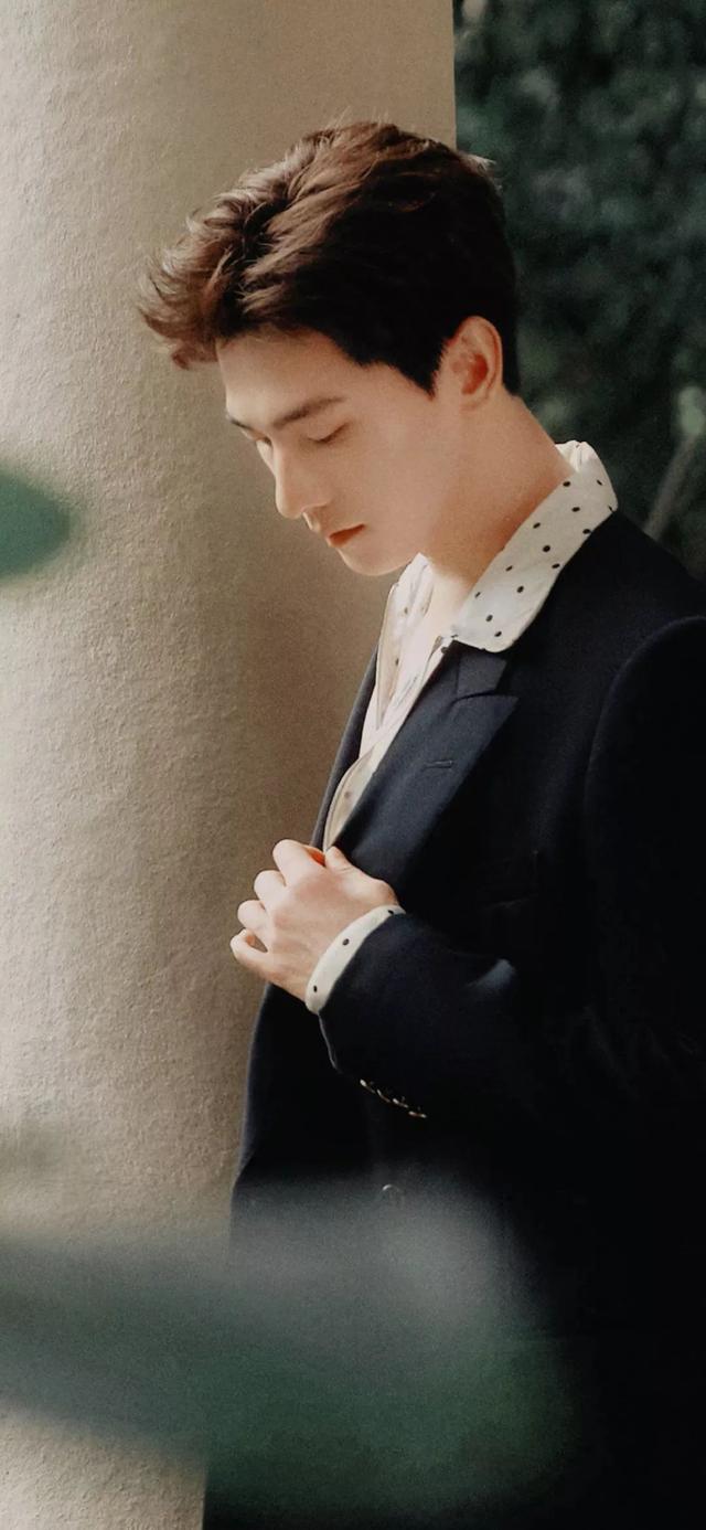 杨洋手机壁纸♡，杨洋高清壁纸（一组超好看的杨洋壁纸图片）