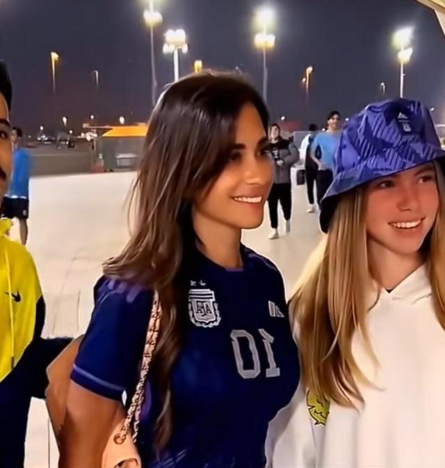 喜欢抱着老婆睡的生肖男，喜欢粘着老婆的生肖男（梅西拥有安东内拉这么漂亮的妻子）