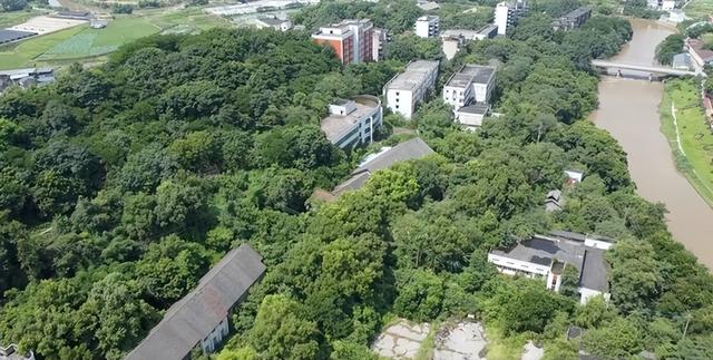 重庆市工业学校，重庆市工业学校2021招生简章（北碚这所中专校园荒废了13年还保留完好；30多年前比大学还吃香）