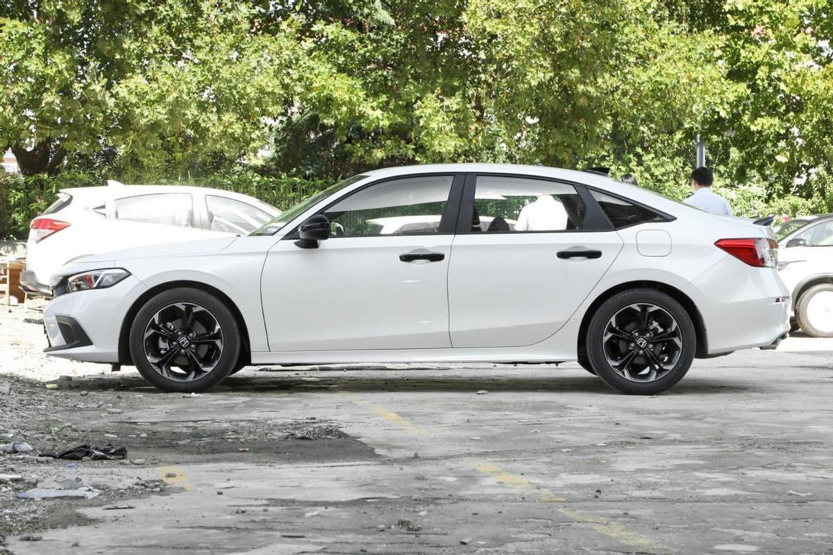 轴距超2.7米(配1.5t cvt动力,动力强油耗低,本田思域值得选?