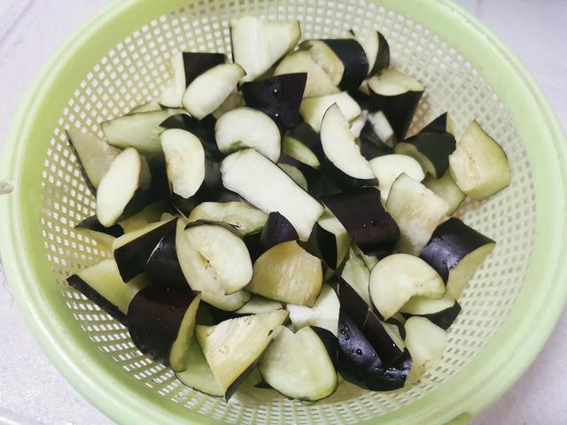 怎样做好吃又好看的茄子块炖肉，肉炖茄子怎么做好吃窍门（肉沫茄子这样做）