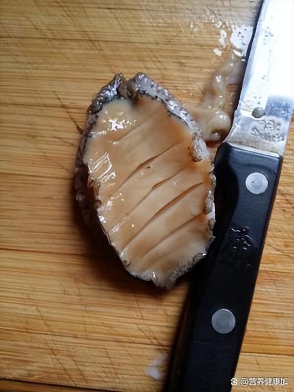 如何清洗鲍鱼内脏图解，如何清洗鲍鱼图解（两种鲍鱼处理详细教程哪个方法更顺手）