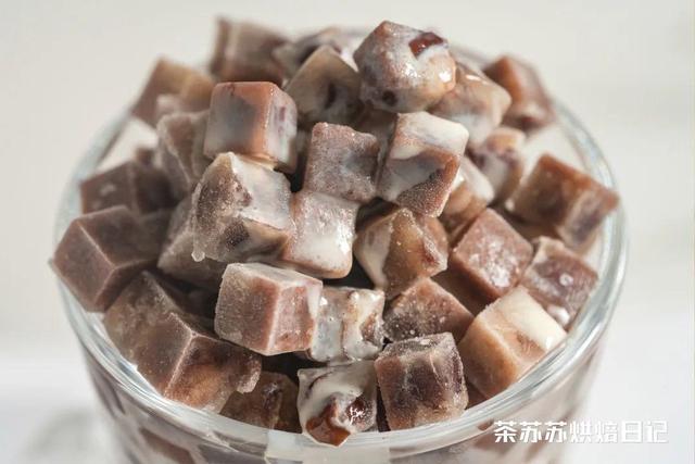 三花淡奶可以直接喝吗，三花淡奶好吗（冰冰凉超清爽，做一次能吃一周）