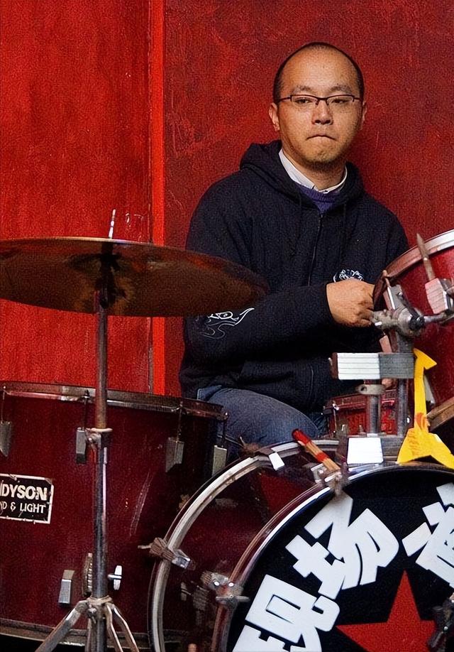 窦唯个人简历资料，从“摇滚歌王”到“流浪歌手”