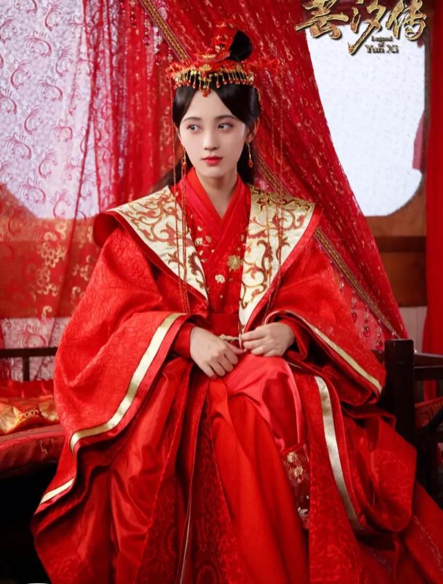 同样在剧里结婚，身着凤冠霞披，鞠婧祎居然不是排名第一