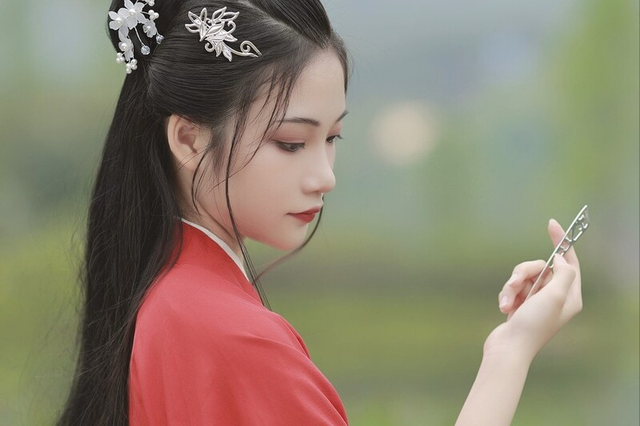 简单网名二个字的，网名2字简单干净（起个带“风”的好名字）