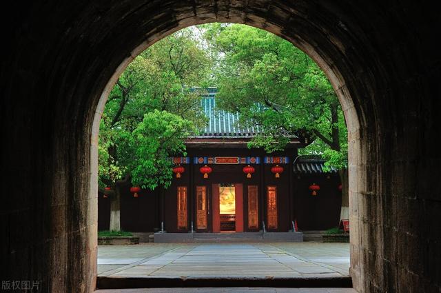 有良田美池桑竹之属的之什么意思，有良田美池桑竹之属的之是什么意思是什么（第十一课《岳阳楼记》知识梳理与专项训练）