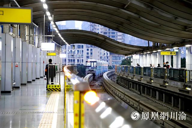 轻轨2号线全线站点线路图，新风貌丨打卡重庆轨道交通“最美车站”②单轨2号线