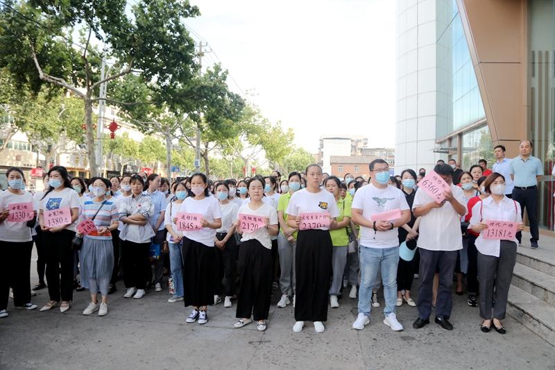 阜阳时代广场家电维修 情暖人间 导购员摔伤 阜阳商厦组织千人捐款