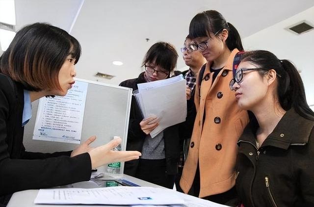 为什么劝女生不要考研，女孩子到底要不要考研（“后悔同意孩子考研”）