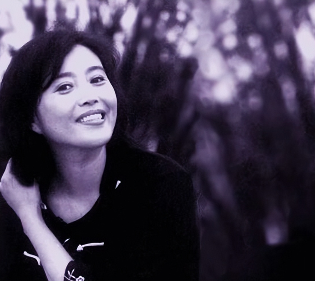 丁嘉丽念佛堂，丁嘉丽念佛堂众生附体（丁嘉丽：两段婚姻伤人伤己）