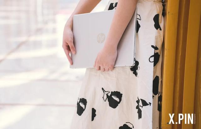 hp笔记本开机闪屏，电脑开机一直闪屏怎么办（可能会改变你对轻薄本的偏见）