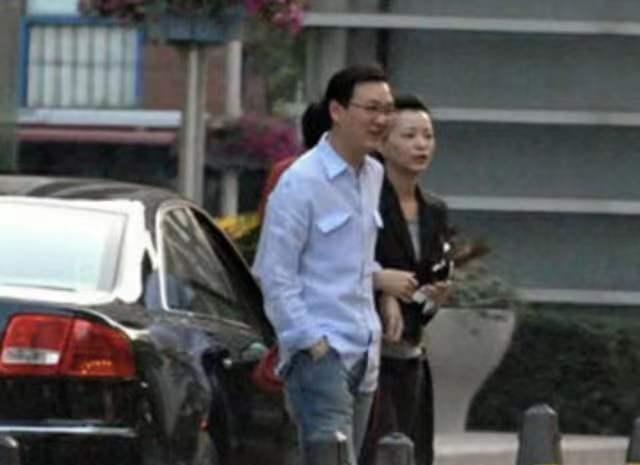 央视主持人董卿的简介，央视主持人董卿的简介国籍（从“央视一姐”到跌落神坛）