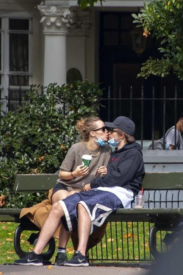 罗伯特 帕丁森，帕丁森演蝙蝠侠趣事（《暮光之城》罗伯特·帕丁森与苏琪首次亮相红毯）