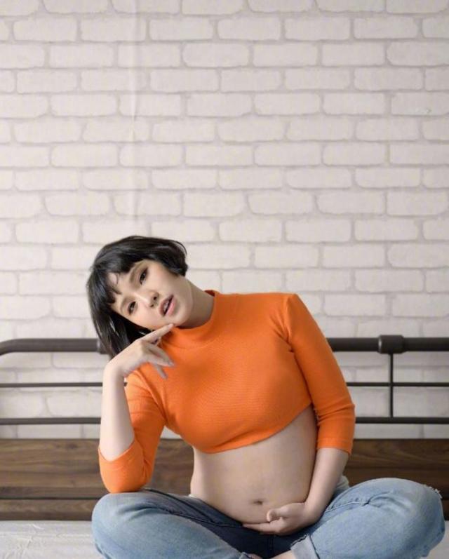 hold姐素颜，lisa素颜丑照（台湾演员Hold姐谢依霖自己剪脐带）