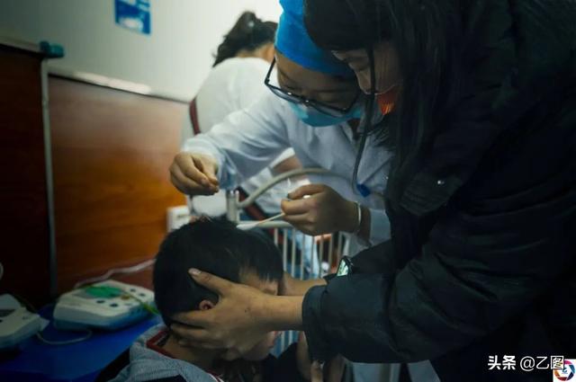 胎儿缺氧的表现与症状，孕妇缺氧的表现与症状图片（医生看到羊水意识到不妙）