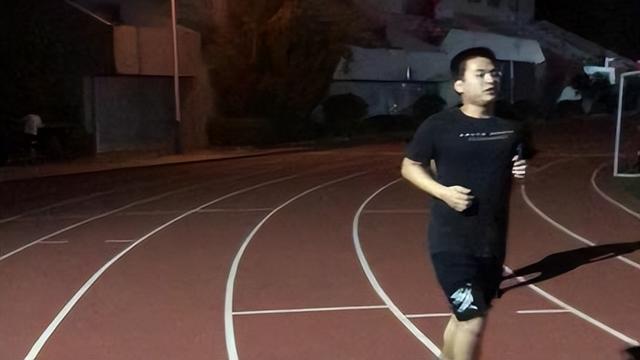 晚上跑步能减肥吗，跑步能减肥吗多久见效（1年后身体会有什么变化）