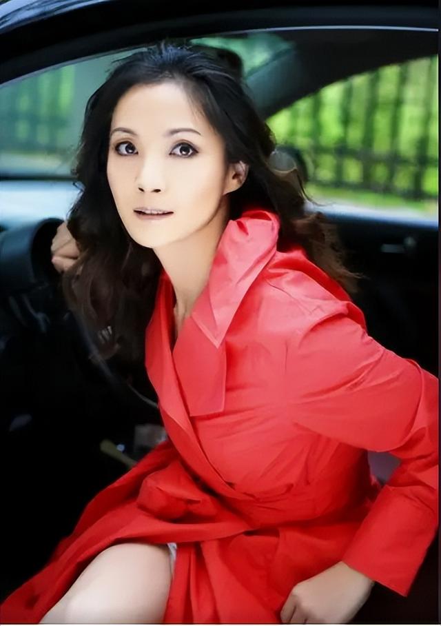 著名演员李婷，去世10年后，前夫带女儿再婚，弟弟的做法让人心寒