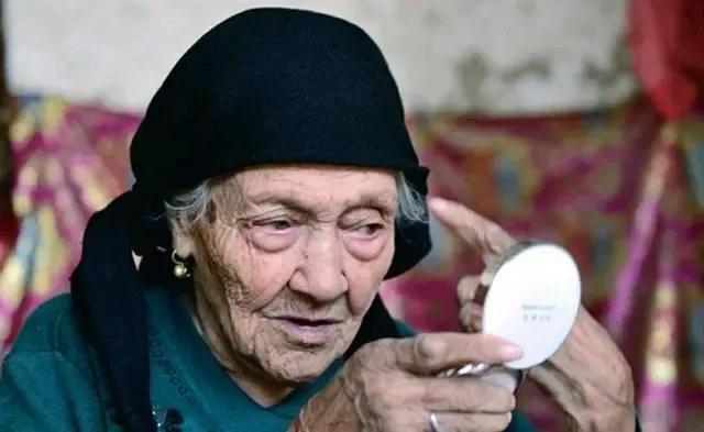 中国最长寿的人(揭秘135岁"中国第一寿星"养生秘诀)