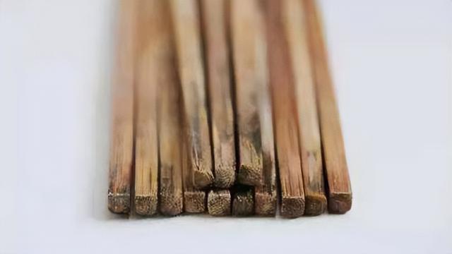筷子多久换一次比较好，平时家里用的筷子多久换一次比较好（提醒！你的筷子该换了！）