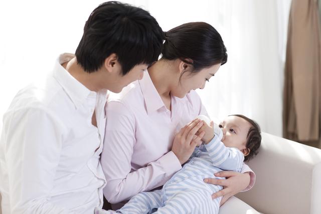 新生儿吃奶时间长，新生儿超过4小时不吃奶（是不想吃还是“没吃饱”）