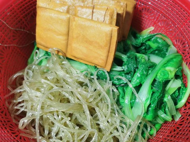 包菜包子馅配料怎么配，菜包子馅料配方（遇到此菜别错过）