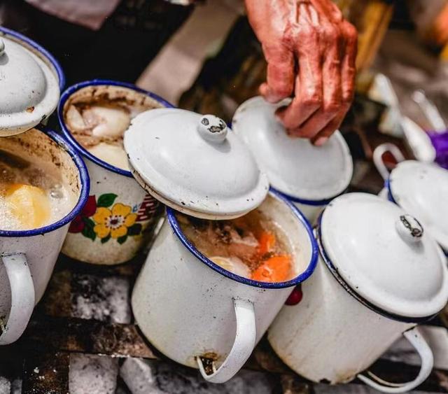 新疆美食有哪些，新疆的美食有哪些（新疆的10样“西域美食”）