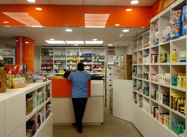 伦敦希斯罗机场免税店，国外机场免税店购物清单（英国机场华人店员愤然揭露）