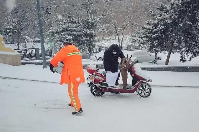 特大暴雪标准，特大暴雪是怎么形成的（特大暴雪断崖式降温确认）