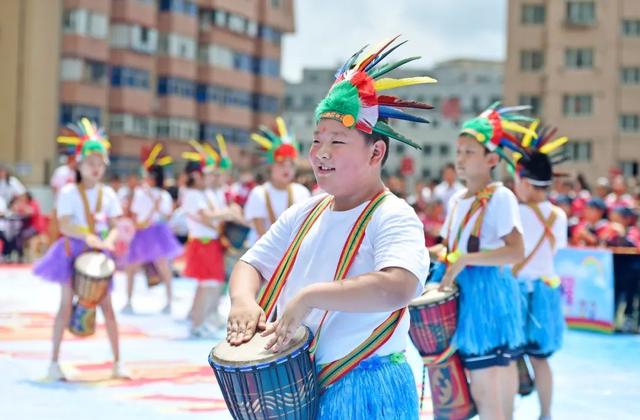 同学会游戏节目最火，同学聚会节目表演大全（明山区东胜小学——寓教于乐）