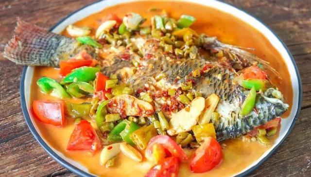 广西有什么好吃的，广西南宁有什么好吃的特产之类的（这10道桂菜比较出名）