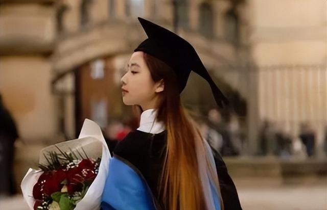 世界上最丑的人，世界上最丑的小学生（牛津女博士因长相走红）