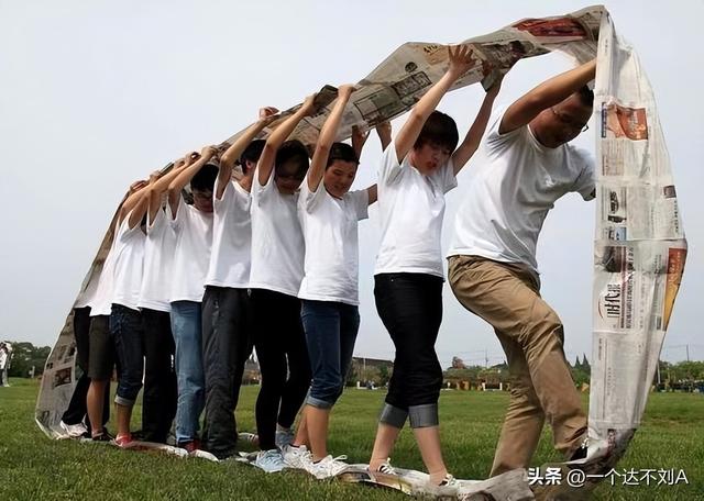 适合在室内玩的团体游戏，适合团体玩的游戏室外（团队户外拓展流程和小游戏）