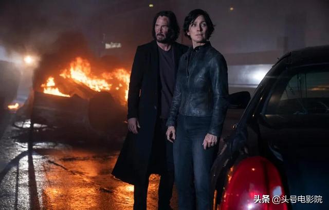 《黑客帝国4》口碑出炉!喜欢的打满分神作,批评者嘲笑是翻拍