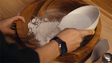 美贝怎么吐沙，2分钟花蛤快速吐沙子（洗白白盖上被子煮一煮）